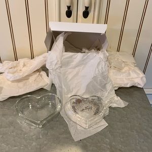 25 year anniversary dish, heart-shaped bottom with lid, quality Fenton glass